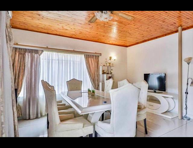 4 BEDROOM HOUSE FOR SALE IN WATERKLOOF GLEN